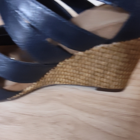 Elegant Navy Wedge Sandals Aerosoles Size 9 - Picture 6 of 8